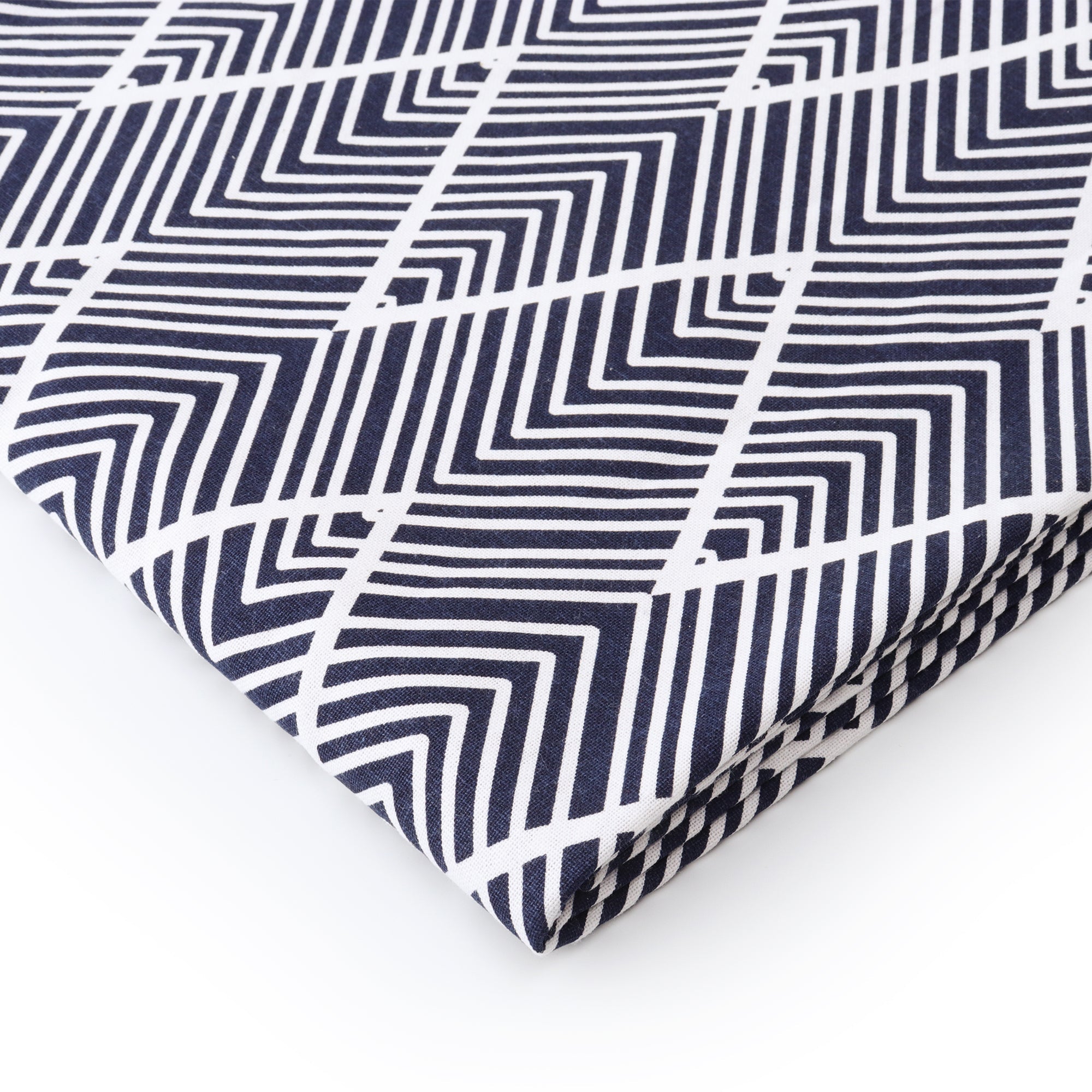 Modern Maze dining table cover with elegant geometric patterns for contemporary homes